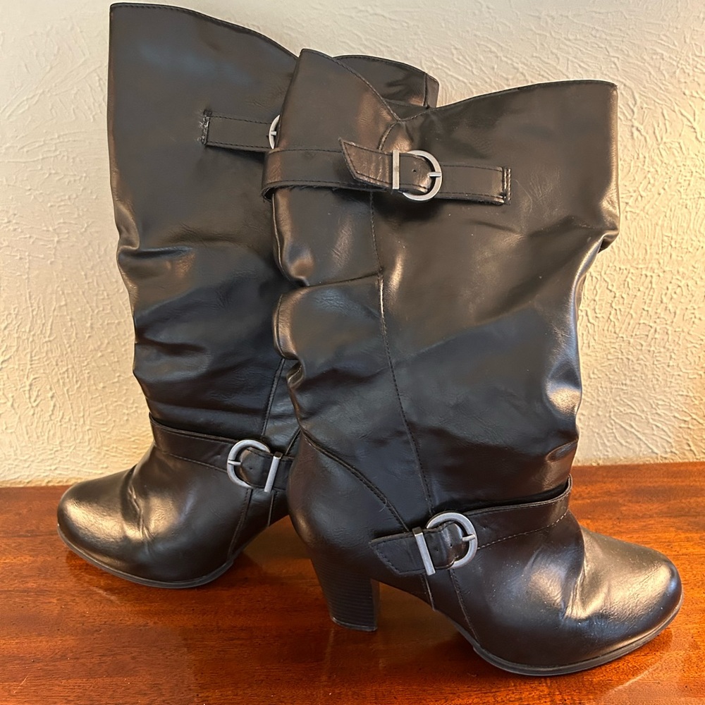 Black women’s fashion boots. 10 M
